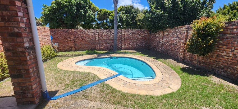 To Let 3 Bedroom Property for Rent in Summerstrand Eastern Cape